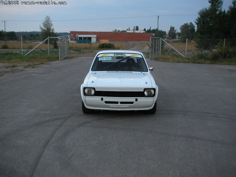 Valkoinen Opel Kadett C City