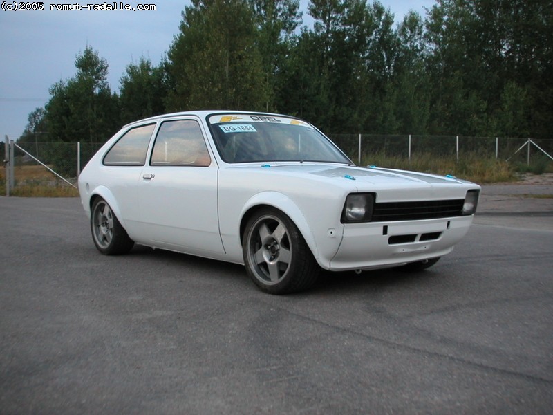 Valkoinen Opel Kadett C City