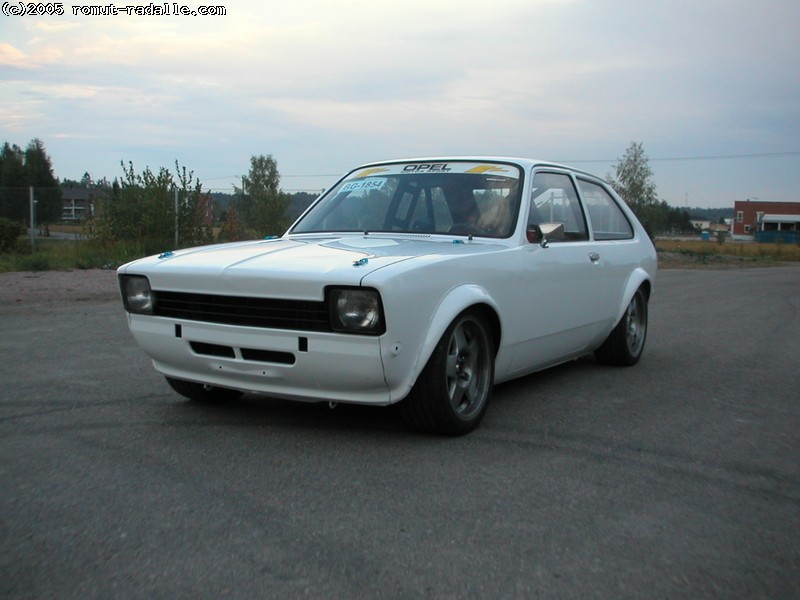 Valkoinen Opel Kadett C City