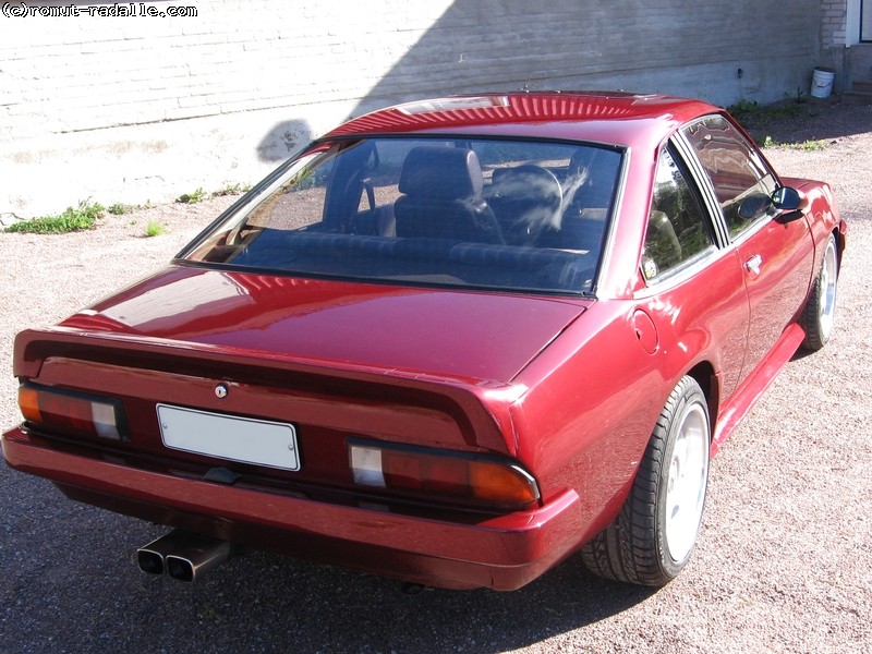 Opel Manta B, viininpunainen