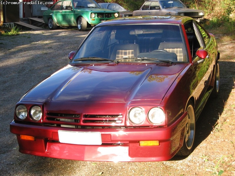 Opel Manta B, viininpunainen