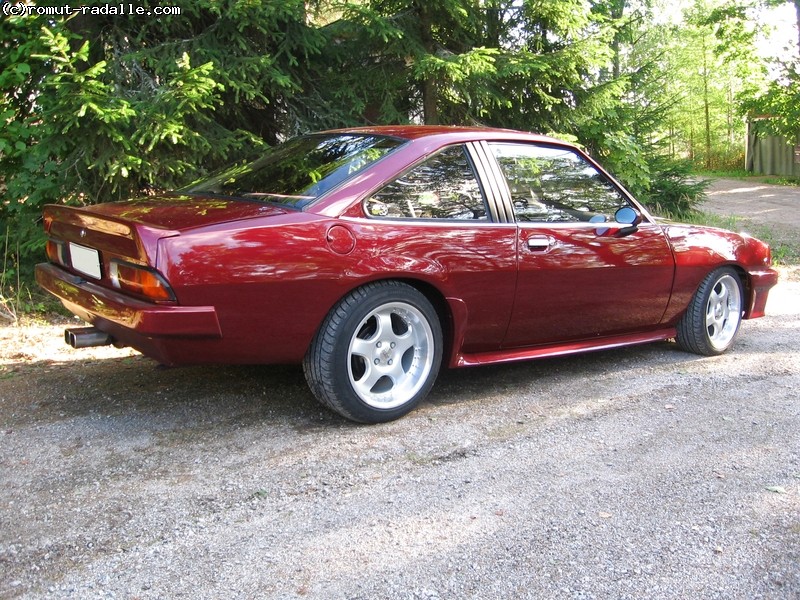 Opel Manta B, viininpunainen