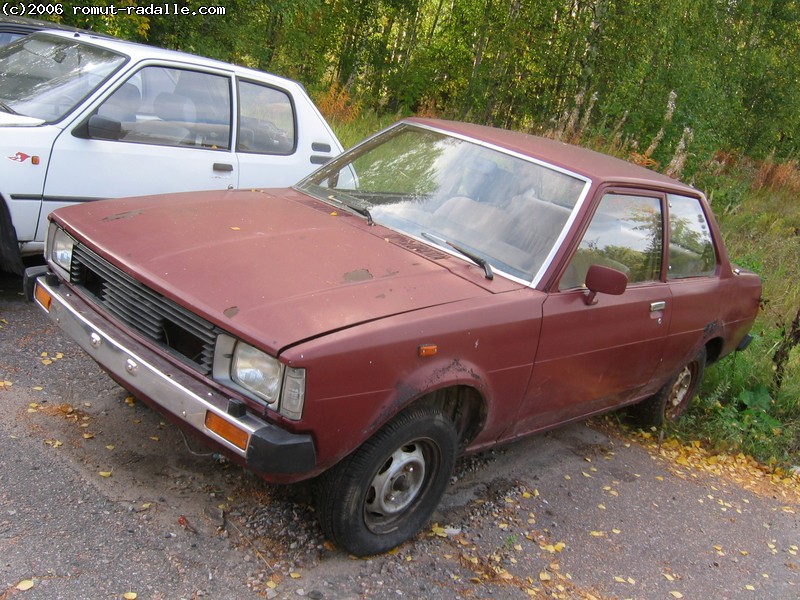 Toyota Corolla Super pikkulamppu 2D KE70