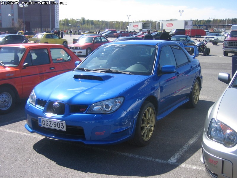 Sininen Subaru Impreza 2.5 WRX STi 2006