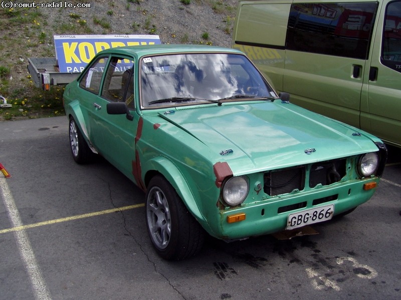 Vihreä Ford Escort