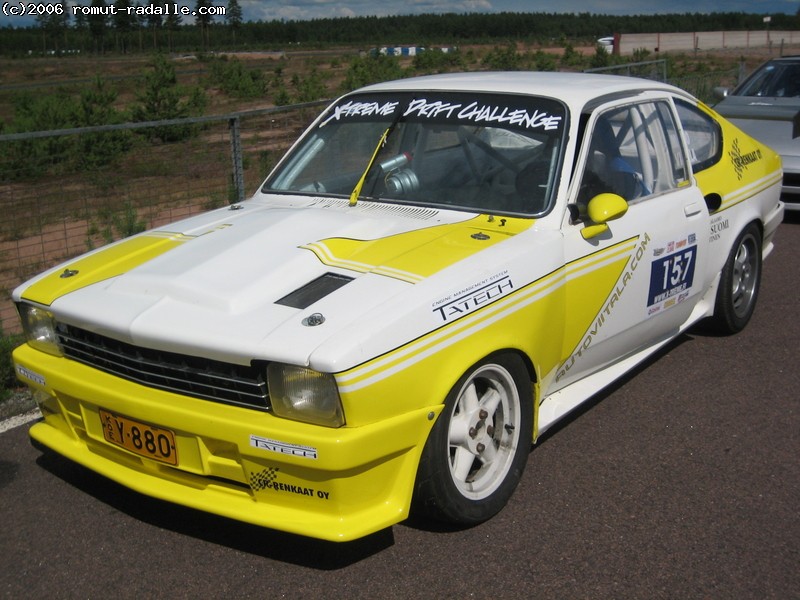 Autoviitala Opel Kadett C Kelta-Valkoinen