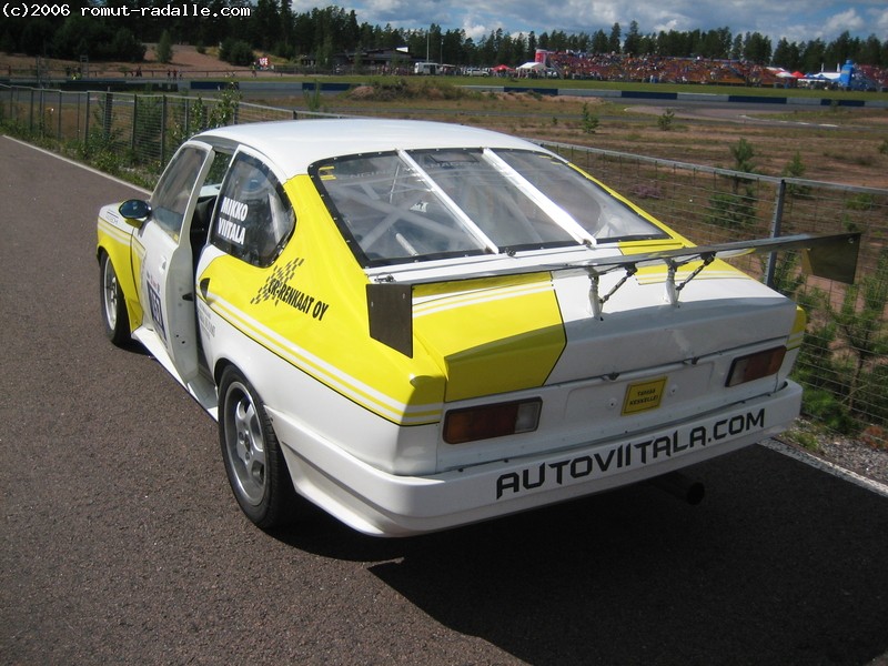 Valkoinen-Keltainen Autoviitala Opel Kadett C