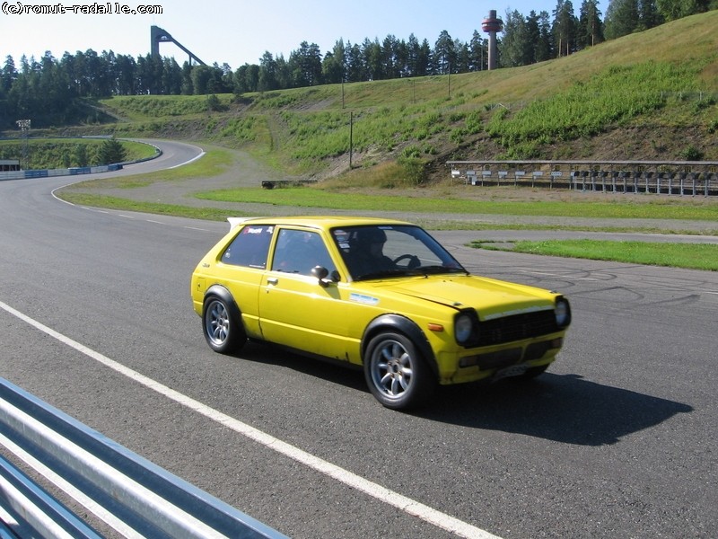 Starlet KP60, yellow