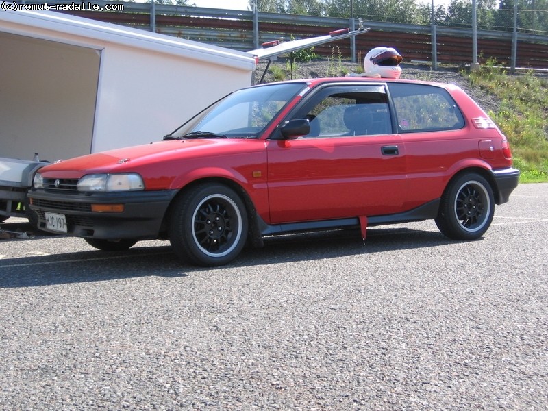 Toyota Corolla, punainen