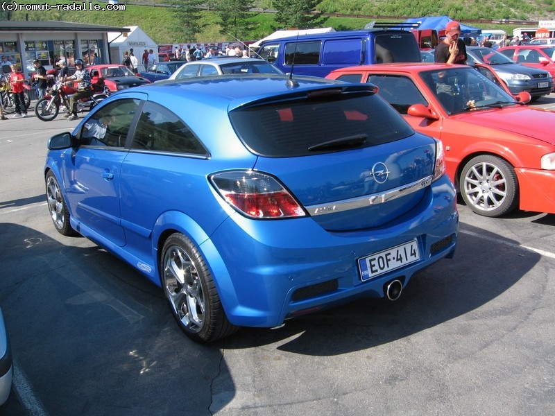 Sininen Opel Astra GTC Coupe OPC 2.0 Turbo 2006