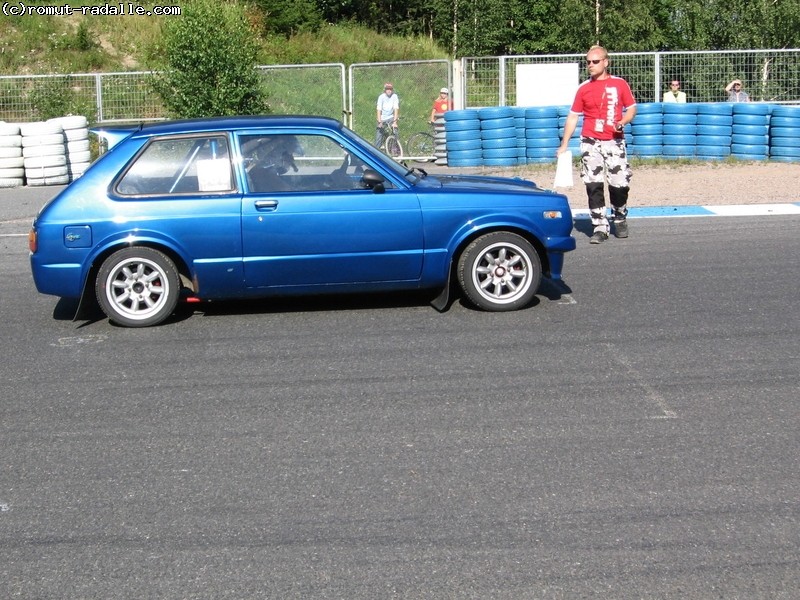 Sininen Starlet P6