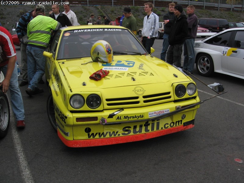 Keltainen Opel Manta Haverinen Racing