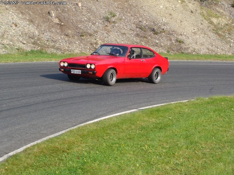 Punainen Ford Capri