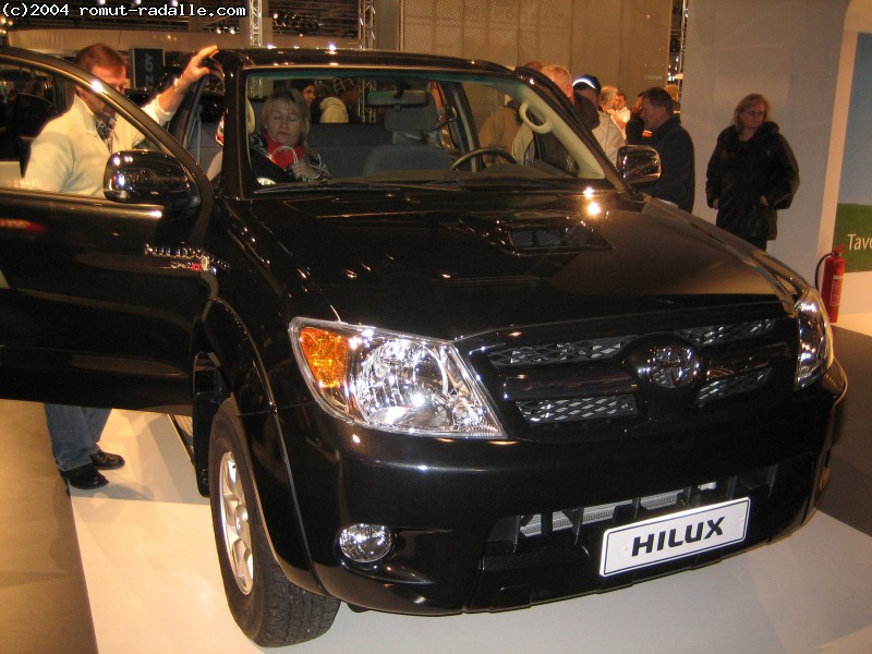 Musta Hilux