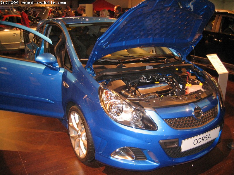 Sininen Opel Corsa OPC