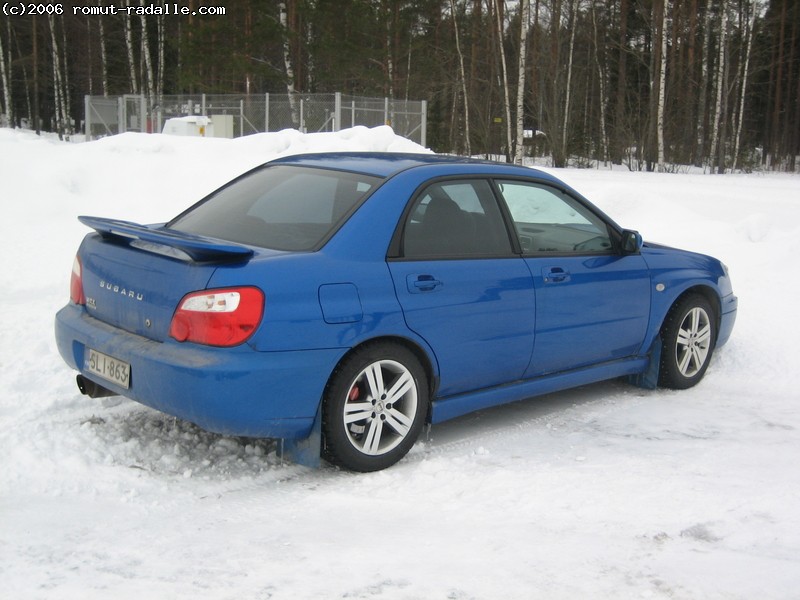 Sininen Subaru Impreza WRX