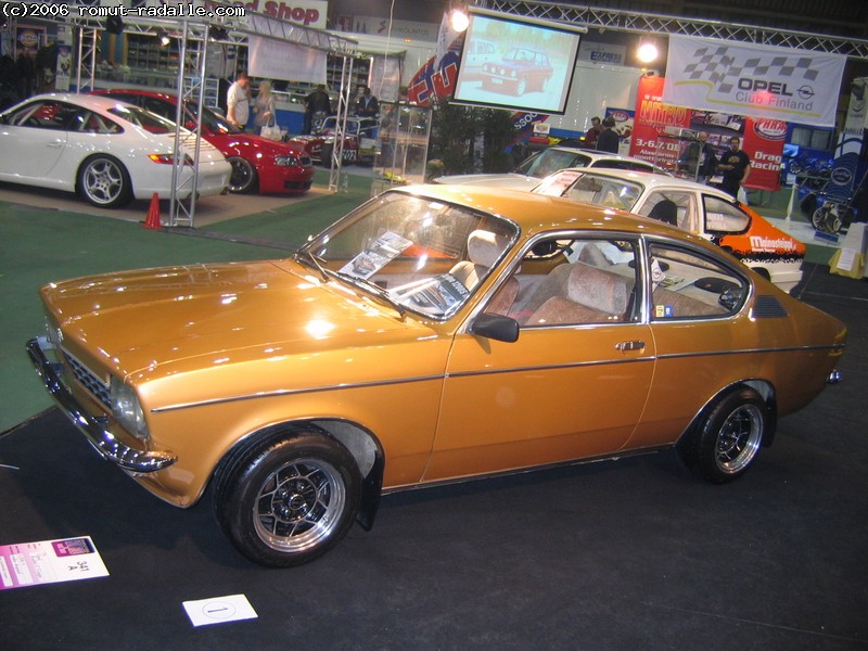 Oranssi Opel Kadett C