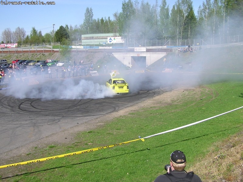Burning rubber with Opel Omega