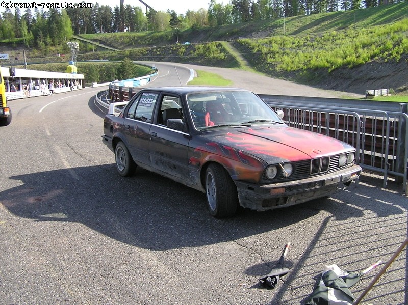 BMW liekeillä