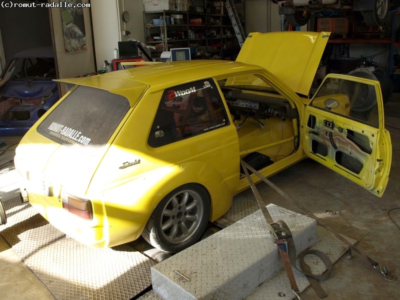 Keltainen Starlet dynossa. KP60 4AGE Starlet on dyno.