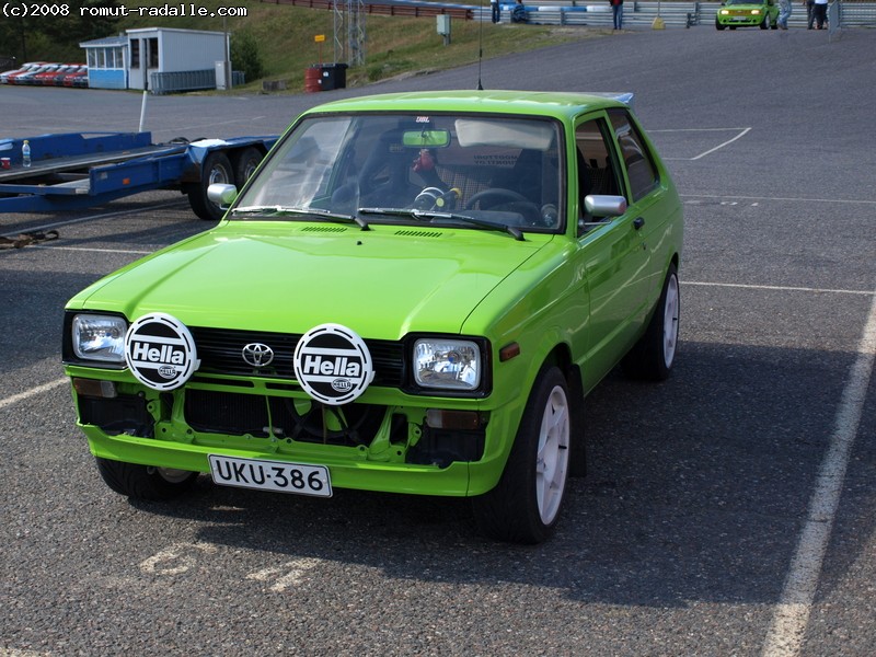 Limenvihreä Toyota Starlet