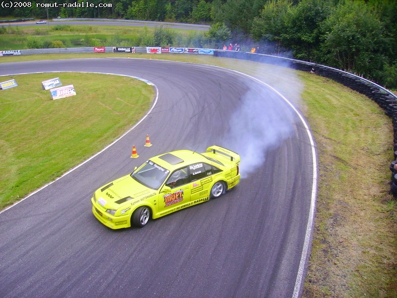 Ketolan Opel Omega Drifting-kilpa-auto