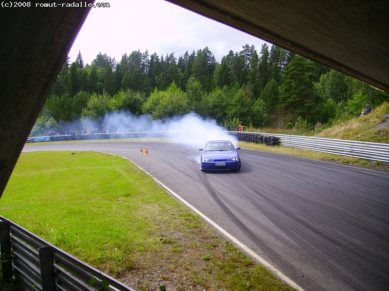 Sininen Nissan 200SX drifter