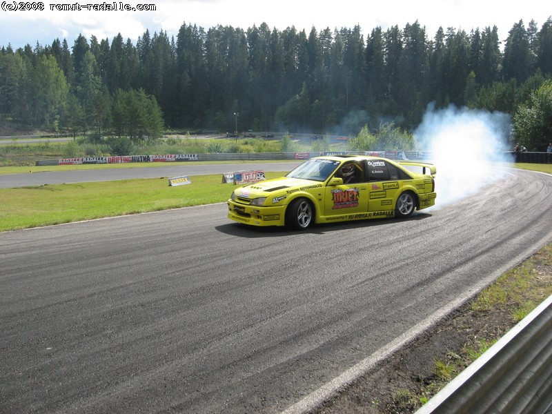 Opel Omega Drifter, keltainen