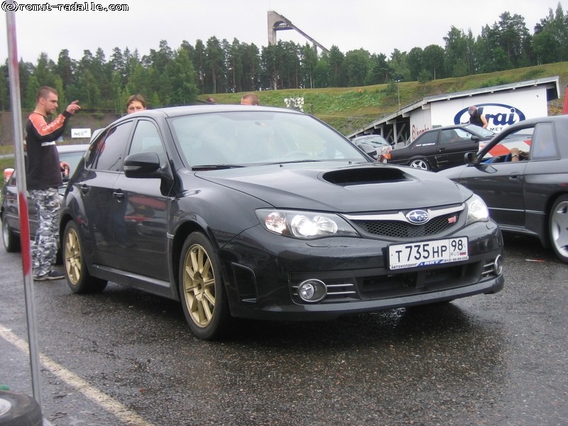 Musta Subaru Impreza Sti