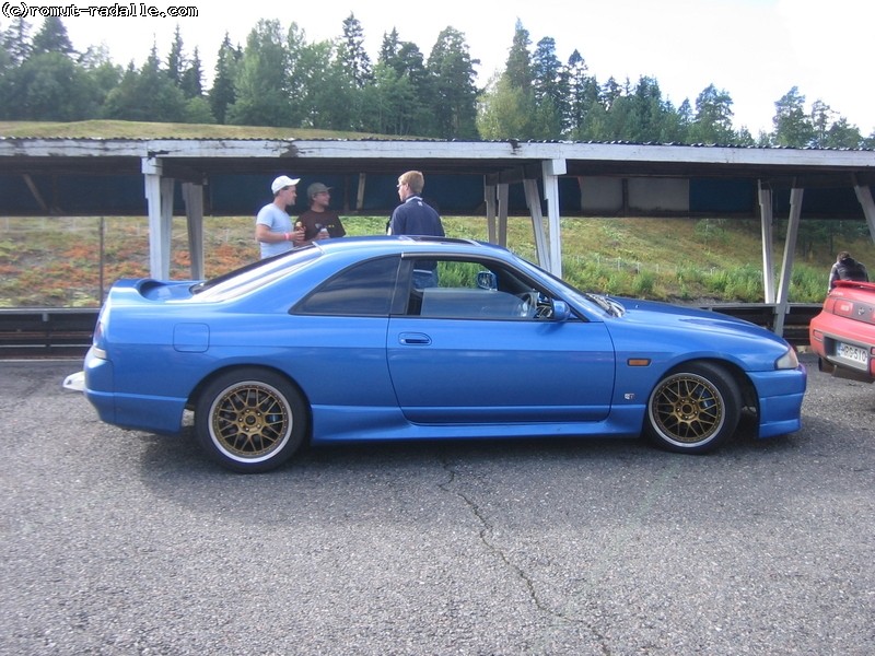 Nissan Skyline, sininen