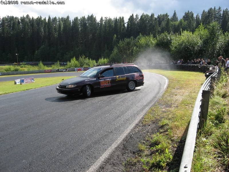 Opel Omega -farmari-drifteri