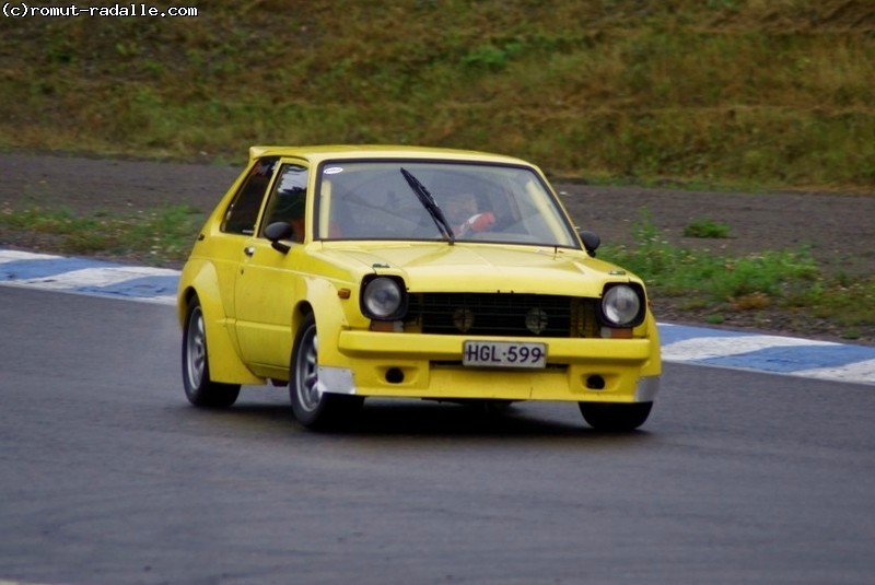 Toyota Starlet, keltainen