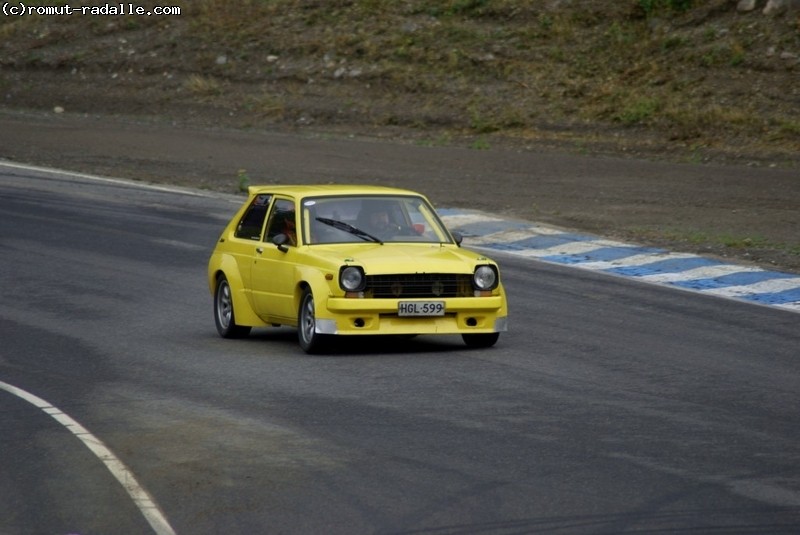 Jani Starletilla Ahvenistolla, TRD N1 Toyota Starlet KP60 on race track