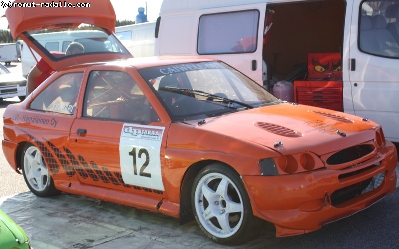 Oranssi Ford Escort kilpuri