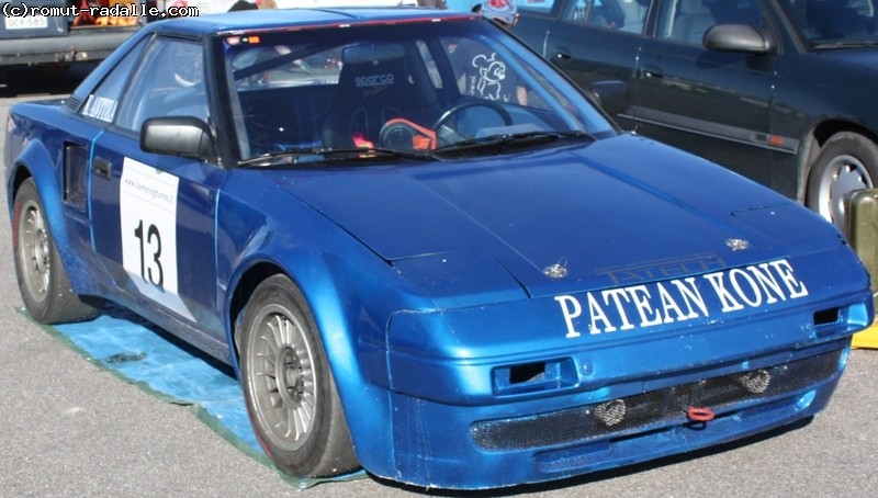 Sininen Toyota MR2 AW11