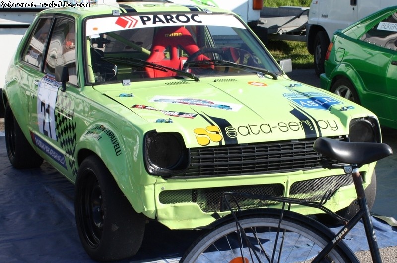 Vihreä Toyota Starlet P6