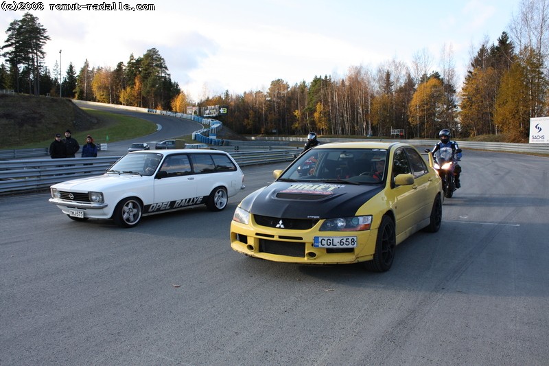 Opel Kadett Rallye vs Mitsubishi EVO 9