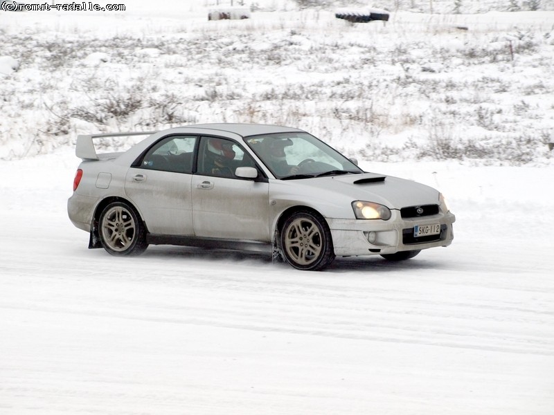 Harmaa Subaru Impreza