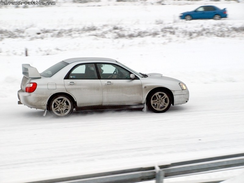 Harmaa Subaru Impreza