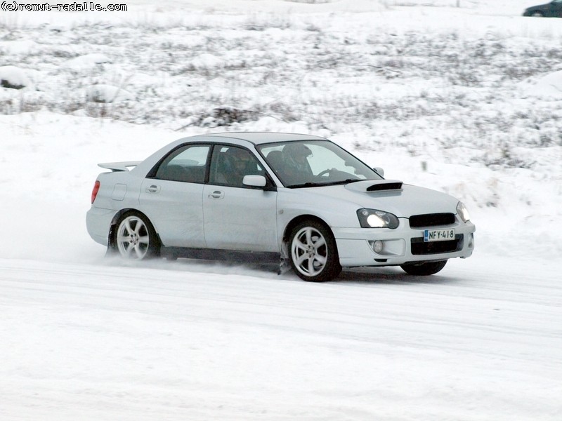 Harmaa Subaru Impreza