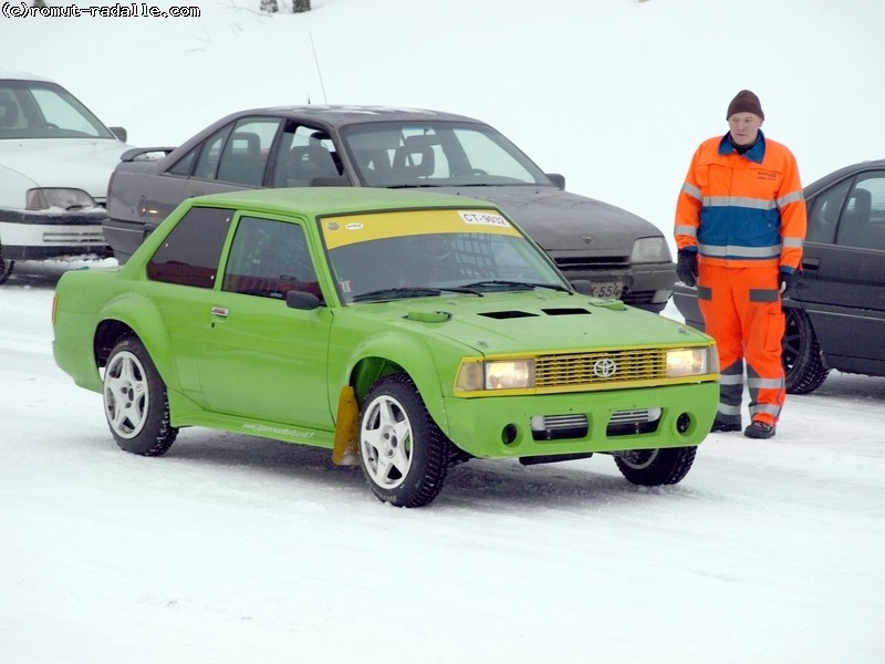 Vihreä Toyota Corolla DX KE70