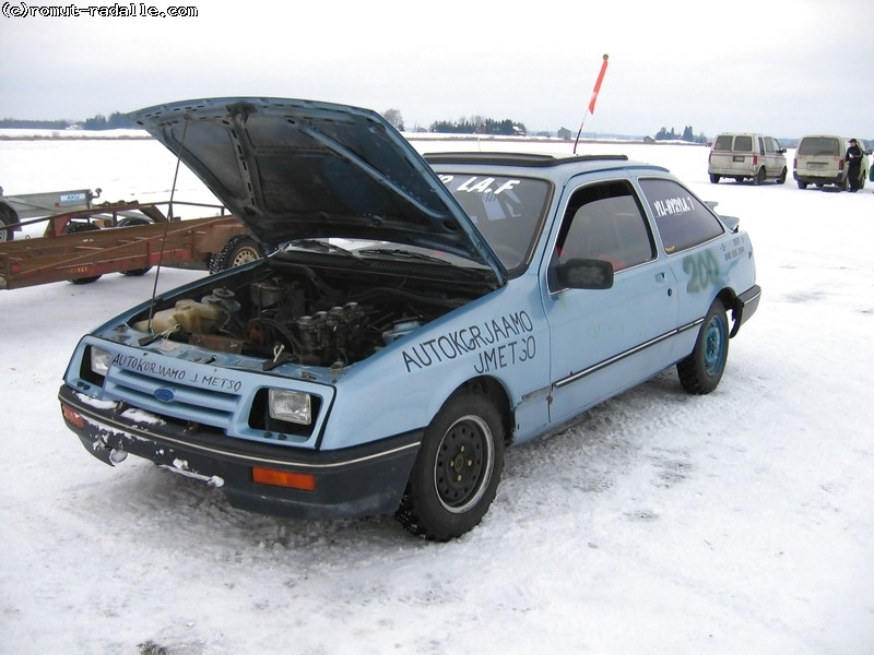 Sininen Ford Sierra mk1