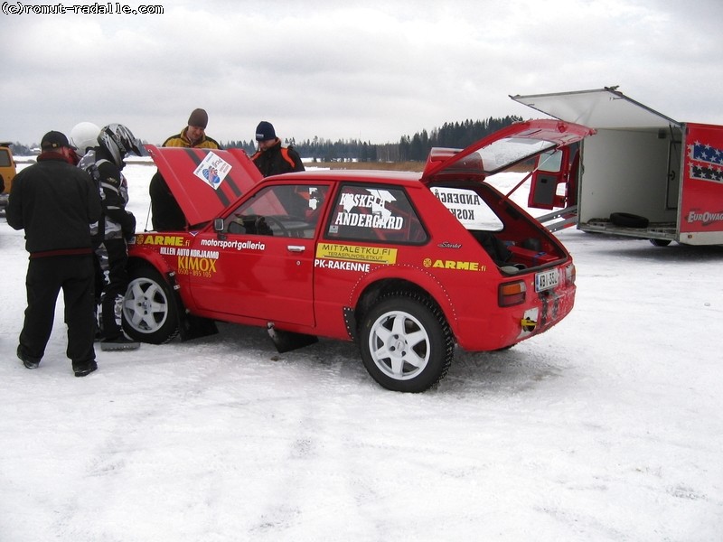 Punainen KP60 Toyota Starlet