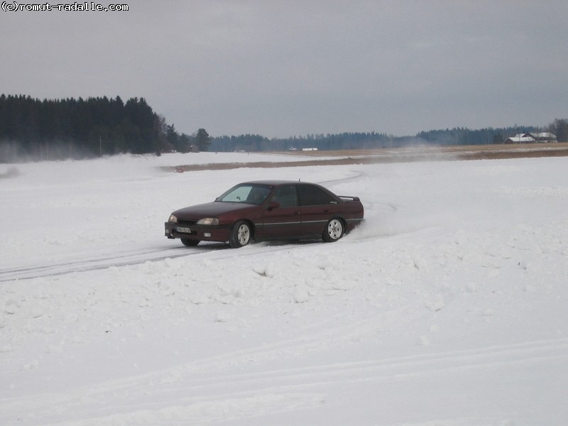 Punainen Opel Omega