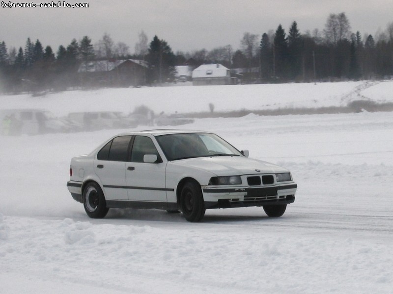 Valkoinen BMW