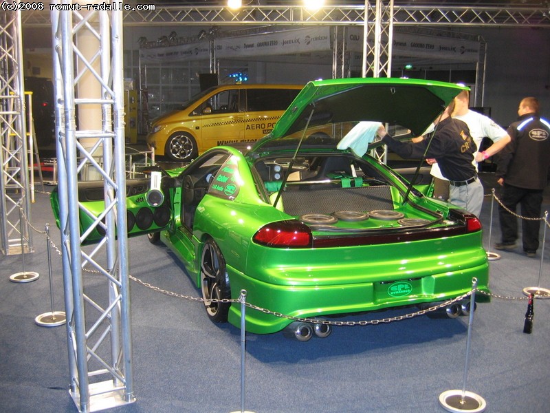 Vihreä Dodge Stealth