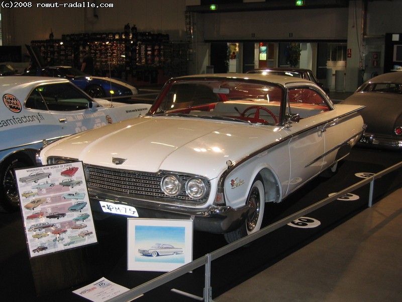 Valkoinen Ford Galaxie 1960