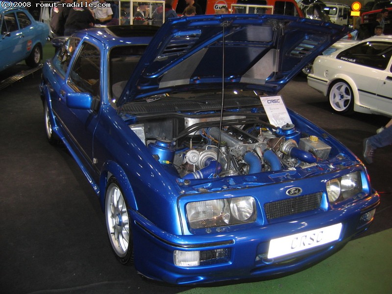 Sininen Ford Sierra tupla-turbo