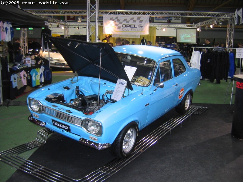 Vaalean sininen Ford Escort MK1 OrkkisGT