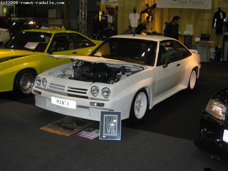 Valkoinen Opel Manta